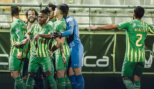 فرحة لاعبي تونديلا