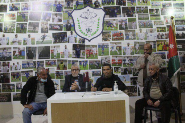 من توقيع اللاعب  