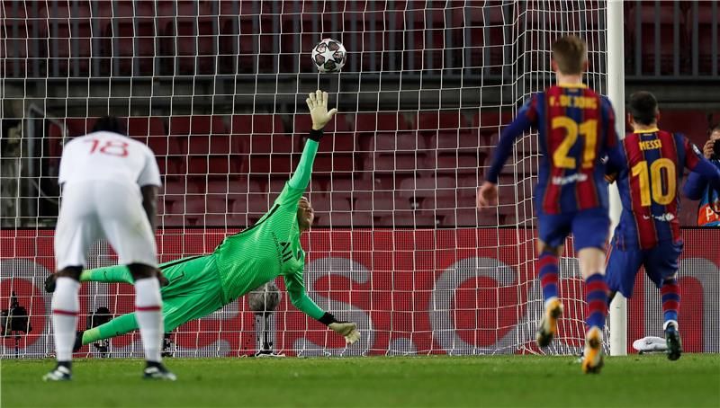 من لقاء برشلونة وباريس