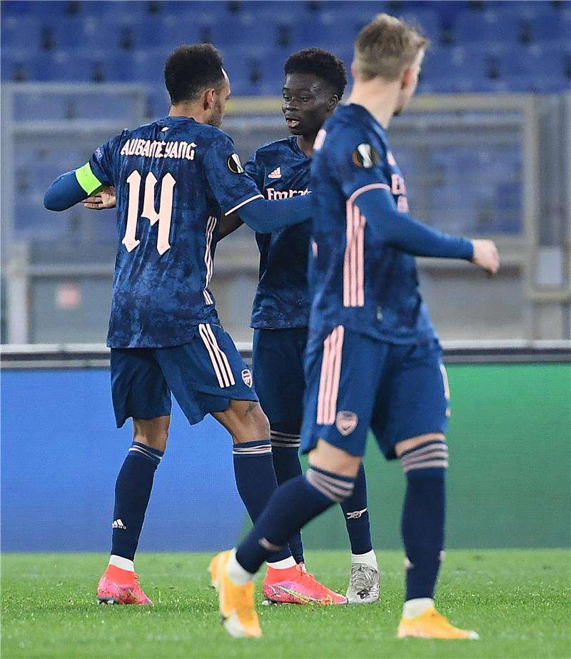 فرحة ساكا بهدف التعادل