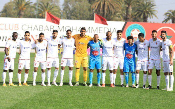 لاعبو الوداد مع النقاش وتيغازوي