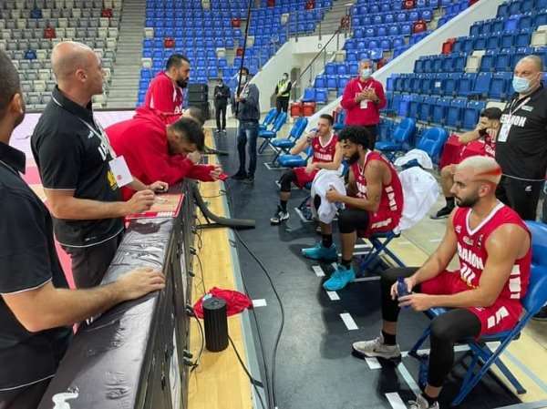 لاعبو لبنان خلال المباراة