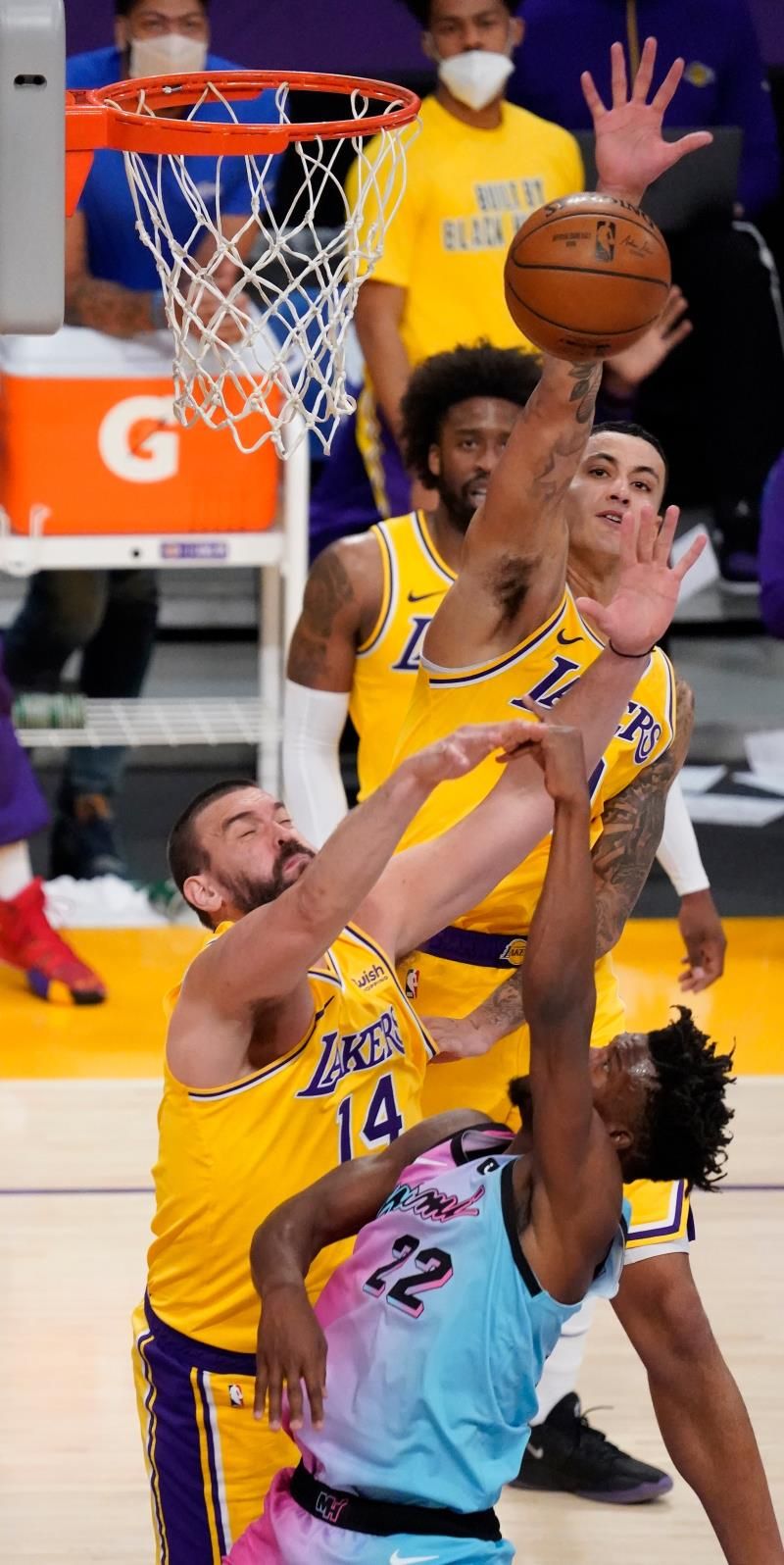2021-02-21t034721z_639356470_mt1usatoday15606408_rtrmadp_3_nba-miami-heat-at-los-angeles-lakers_reuters