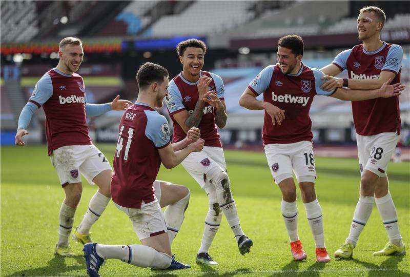 لاعبو وست هام يحتفلون