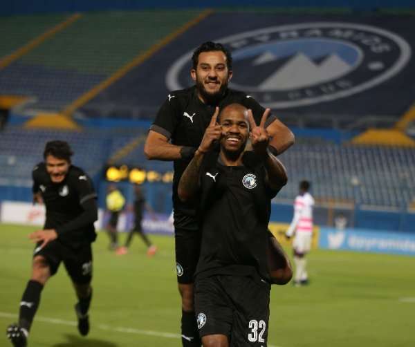 لاعبو بيراميدز 