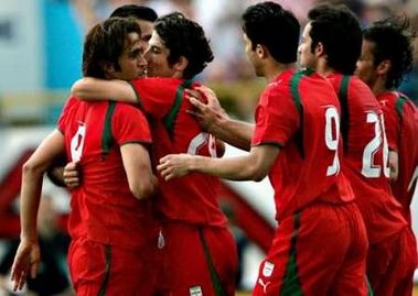 فرحة لاعبي المنتخب الايراني بالهدف الاول 