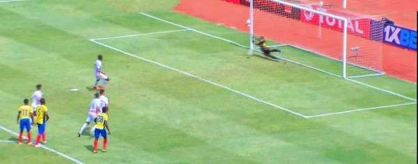 أيوب الكعبي يهدر ركلة الجزاء