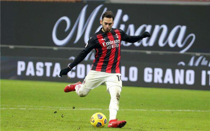 هاكان كالهانوجلو 