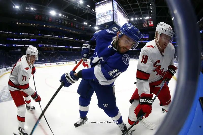 ?i=reuters%2f2021-02-25%2f2021-02-25t000400z_1646439272_mt1usatoday15624396_rtrmadp_3_nhl-carolina-hurricanes-at-tampa-bay-lightning_reuters