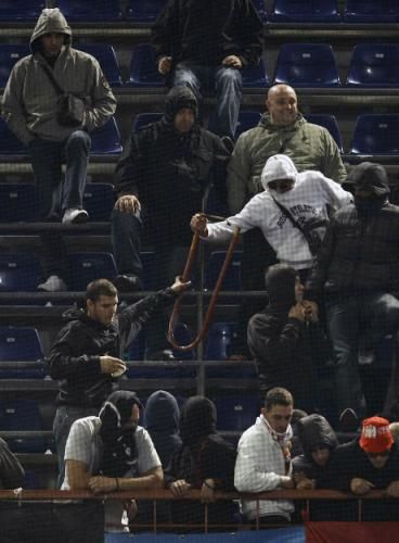 2010-10-12t205228z_01_aga113_rtridsp_3_soccer-euro_reuters