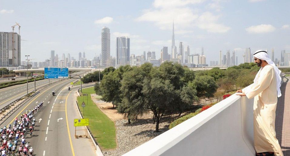 الشيخ محمد بن راشد يتابع الطواف