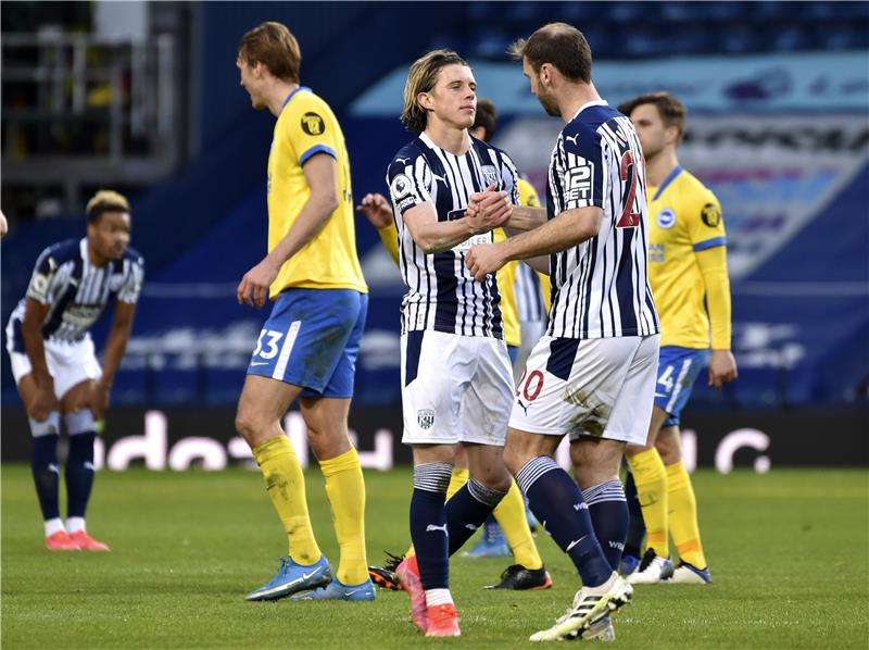 لاعبو وست بروميتش 