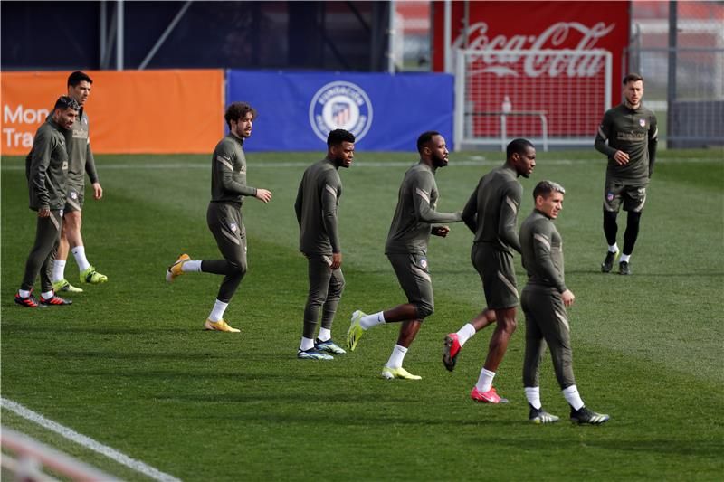 لاعبو أتلتيكو مدريد 