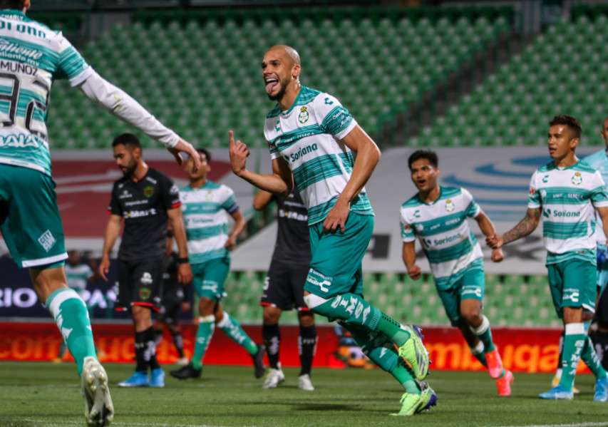 فرحة لاعبي سانتوس لاجونا