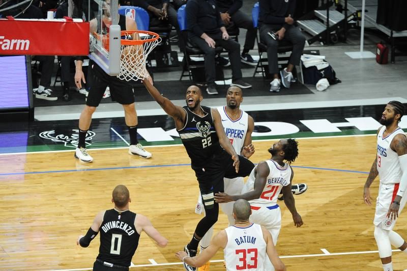 2021-02-28t222907z_1715415530_mt1usatoday15647834_rtrmadp_3_nba-los-angeles-clippers-at-milwaukee-bucks_reuters