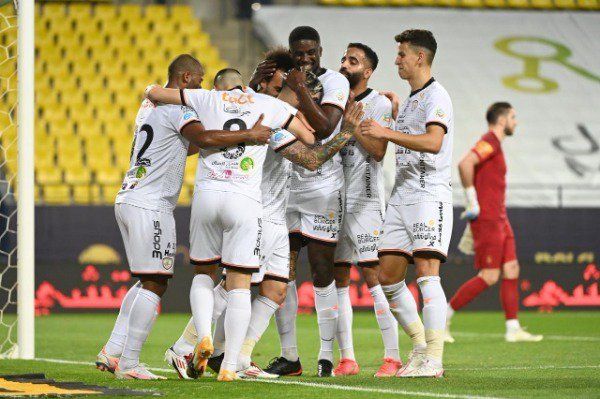 لاعبو الشباب 