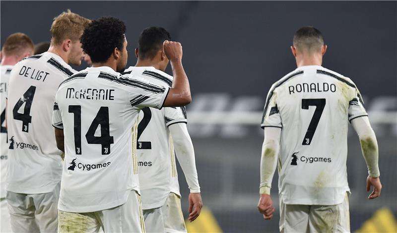 ماكيني مع فريقه