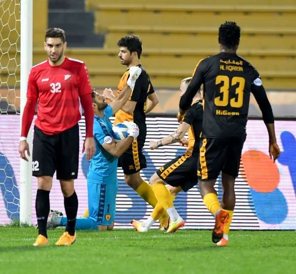 الحربي بعد التصدي لركلة الجزاء 