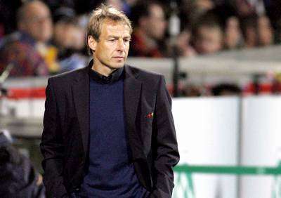 المدرب كلينسمان أثناء المباراة