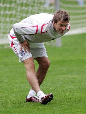 بيكهام يتدرب لكأس العالم في ملعب أول ترافورد بمدينة مانشستر يوم الأثنين السابق