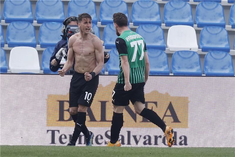 لاعبو ساسولو 