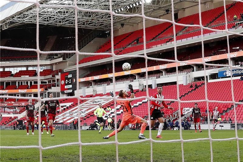 من لقاء آيندهوفن وفينورد روتردام