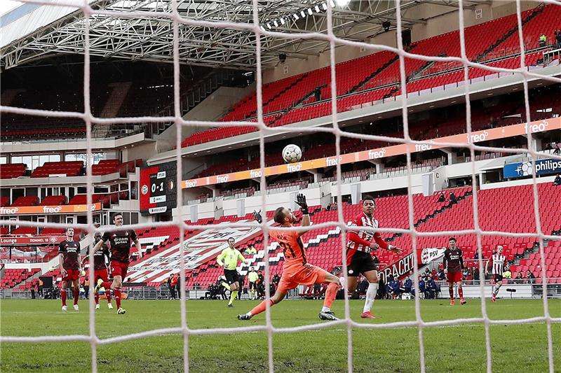 من لقاء آيندهوفن وفينورد روتردام