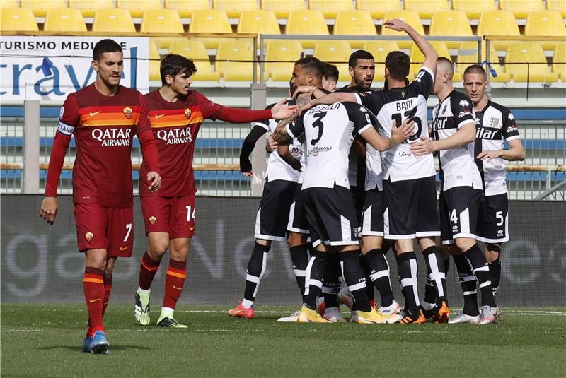 لاعبو بارما 