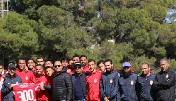 من احتفاء الجهاز الفني واللاعبين بوسام يحيى