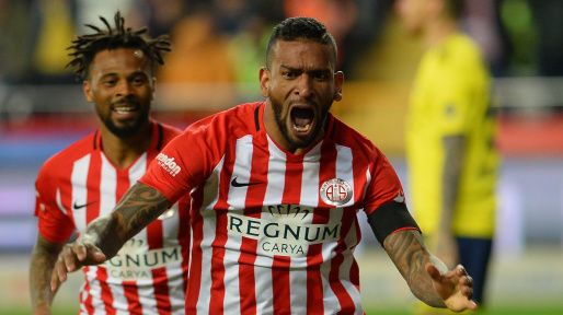 فرحة لاعبي أنطاليا