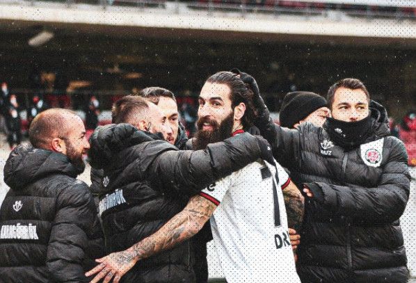 فرحة لاعبي فاتح قرا جمرك