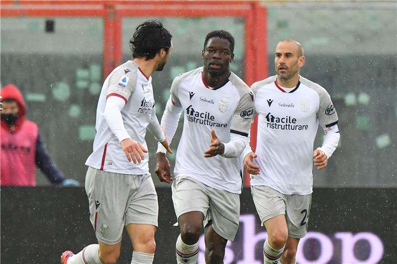 لاعبو بولونيا