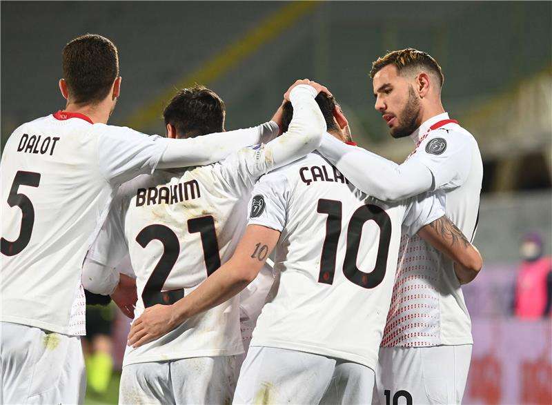 لاعبو ميلان 