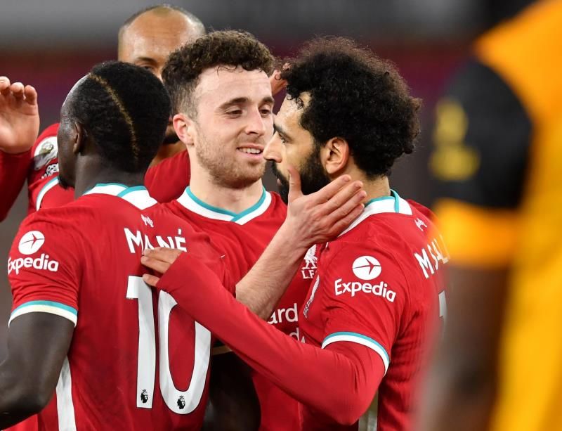 صلاح مع لاعبي ليفربول