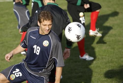 2011-03-222011-03-22t162227z_01_pop06_rtridsp_3_soccer-euro_reuters