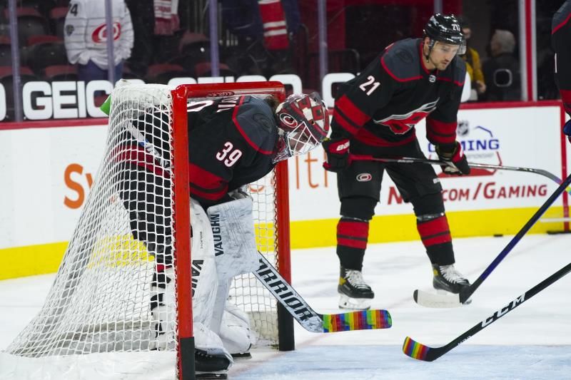 2021-03-28t023616z_2139298184_mt1usatoday15808176_rtrmadp_3_nhl-tampa-bay-lightning-at-carolina-hurricanes_reuters