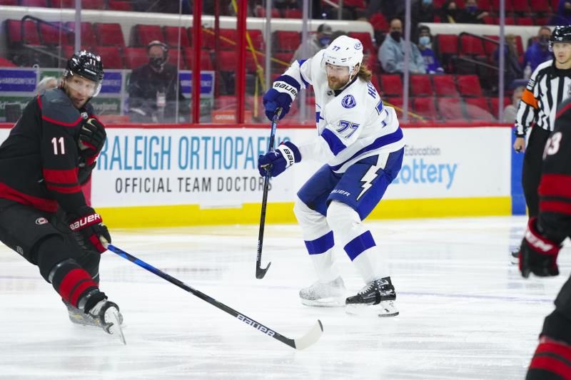 2021-03-28t023545z_1068823789_mt1usatoday15808159_rtrmadp_3_nhl-tampa-bay-lightning-at-carolina-hurricanes_reuters