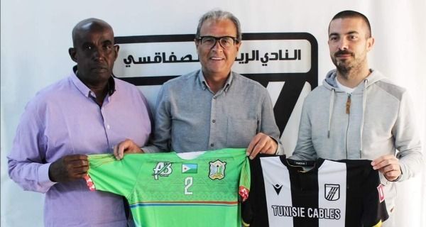 مسؤولو الصفاقسي ومنتخب جيبوتي