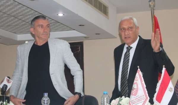 عماد عبد العزيز وكارتيرون (مدرب الزمالك)