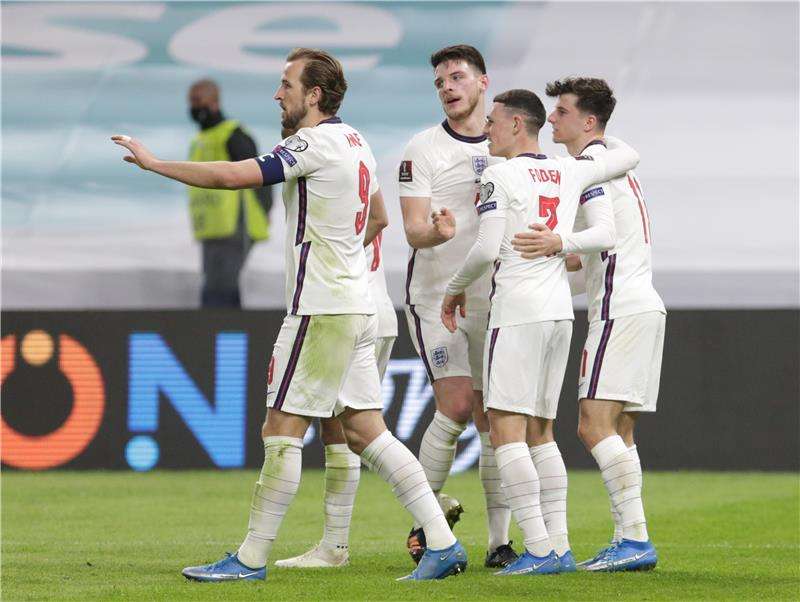 لاعبو انجلترا يحتفلون