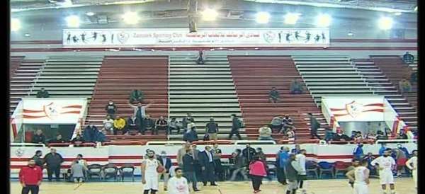 من الملعب