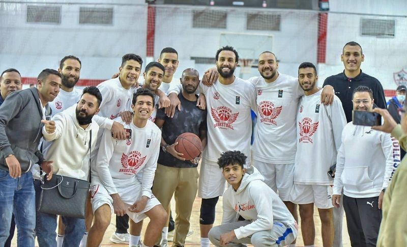 شيكابالا مع لاعبي السلة بالزمالك