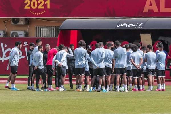 لاعبو الأهلي