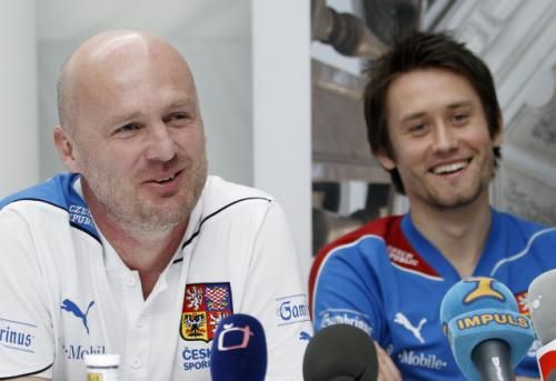 2011-03-242011-03-24t150900z_01_mdp06_rtridsp_3_soccer-euro-spain_reuters