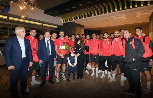 لقجع مع لاعبي المنتخب