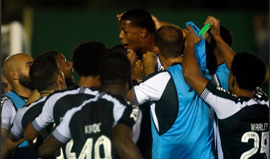 بوتافوجو  - أرشيفية