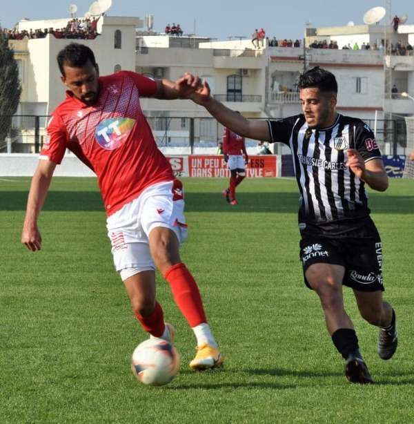 من لقاء الدوري بين الفريقين