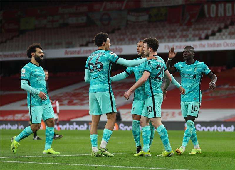 لاعبو ليفربول يحتفلون