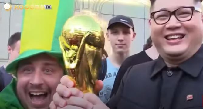 الرئيس الكوري الشمالي مع كأس العالم