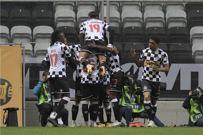 لاعبو بوافيستا 